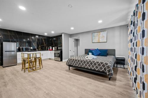 South Central Houston Apartment | Bright and Cozy Studio in Prime West University Location