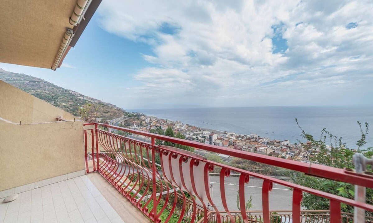 Letojanni Apartment | Bright and Panoramic Two-Room Apartment