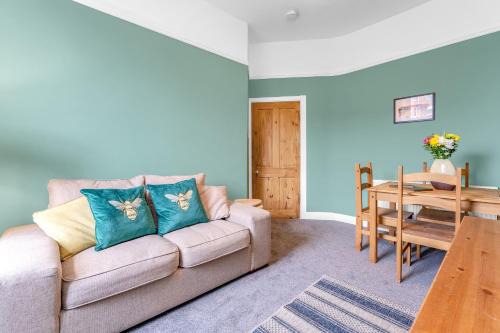 Newhaven Apartment | Bright and Quiet Edinburgh Home