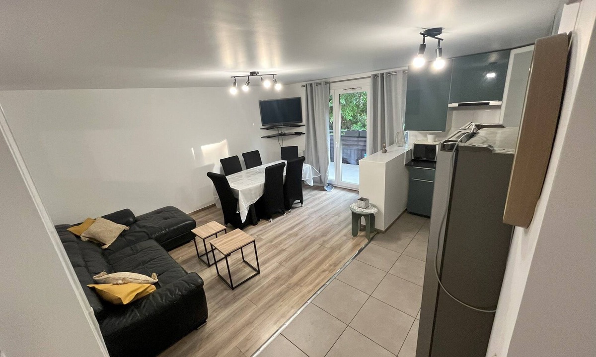 Choisy-le-Roi Apartment | Bright and Spacious 3-Bedroom Apartment - Direct Access to Central Paris