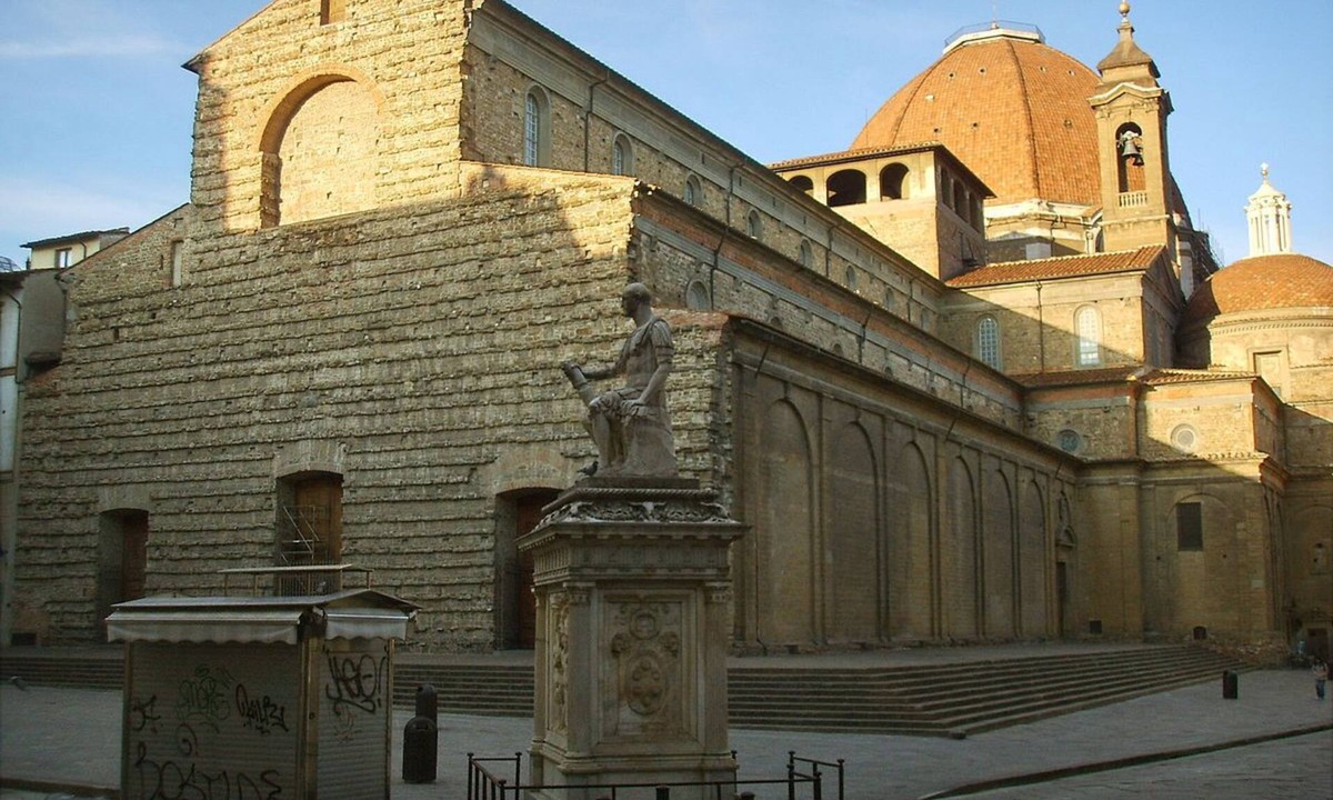 San Lorenzo Apartment | Bright and Spacious Apartment with Private Courtyard in the Heart of Florence