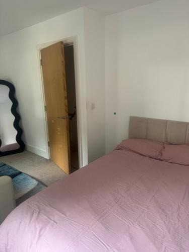 Cleedownton House | Bright and Spacious Double Room
