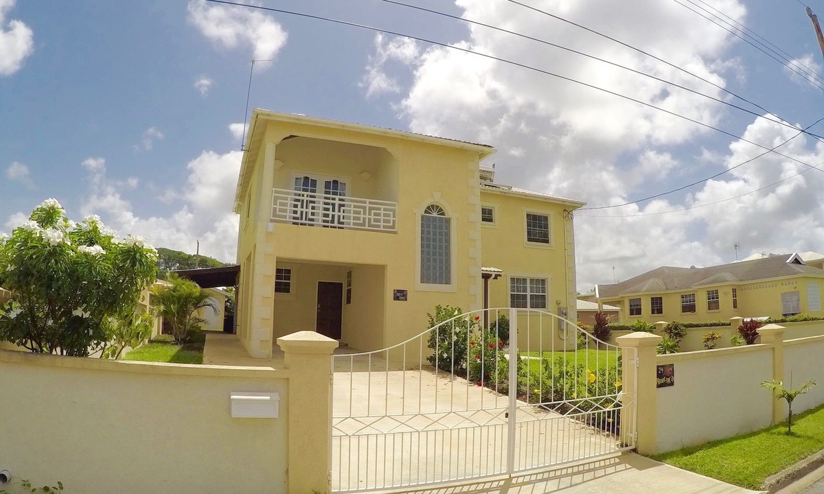 Welches Apartment | Bright and Spacious! Just Steps To The Beach!