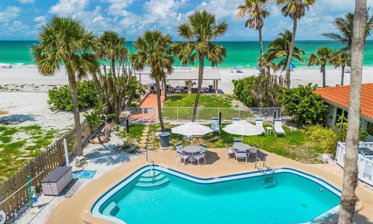 Longboat Key Villa | Bright and Sunny Oceanfront Villa With Pool + Lanai | Hosts 6