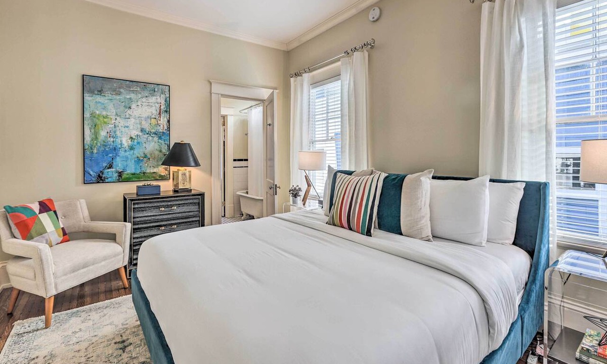 Crestline Heights Apartment | Bright Apartment 3 Mi to Downtown Birmingham!