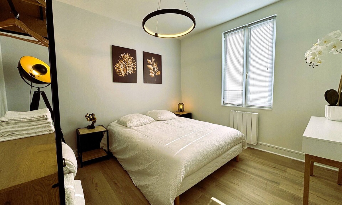 Bourges Apartment | Bright Apartment, 4 guests