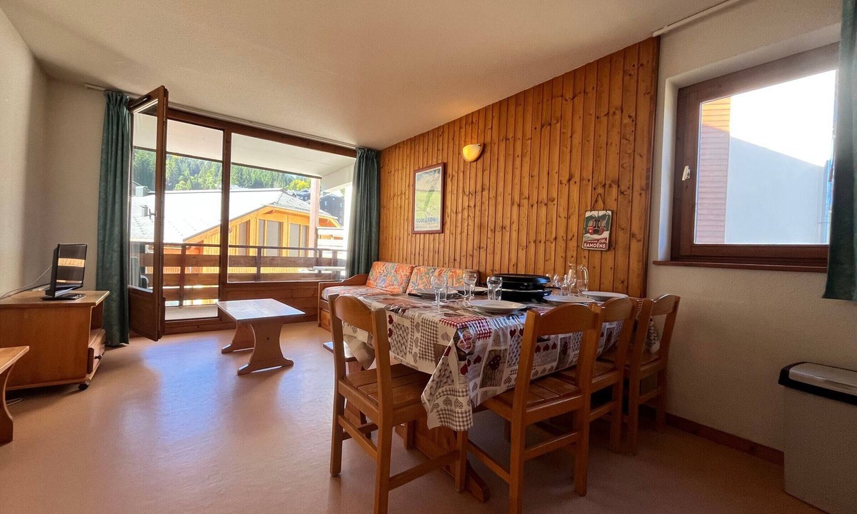 Les Esserts Apartment | Bright apartment at the foot of the slopes with direct access to Grand Massif