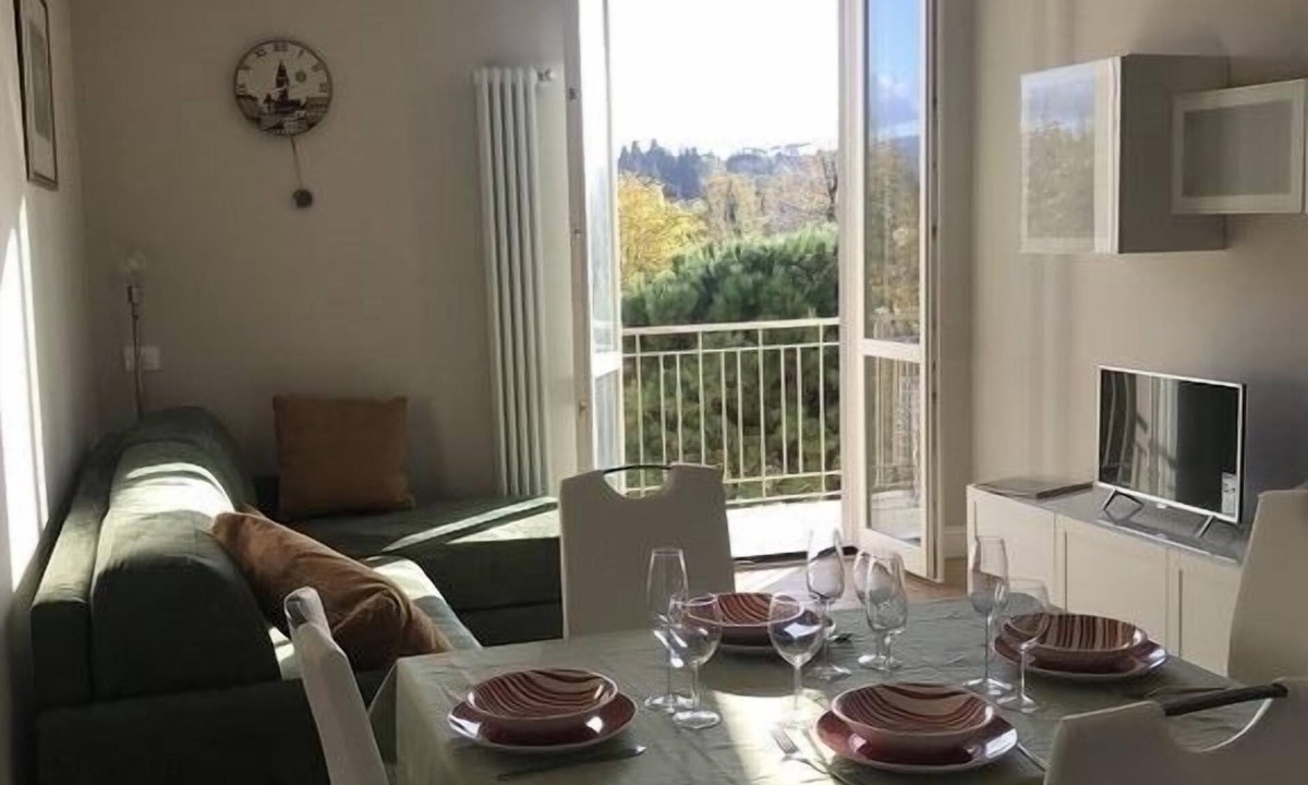 Lungarno del Tempio House | Bright apartment overlooking the river and Tuscan hills