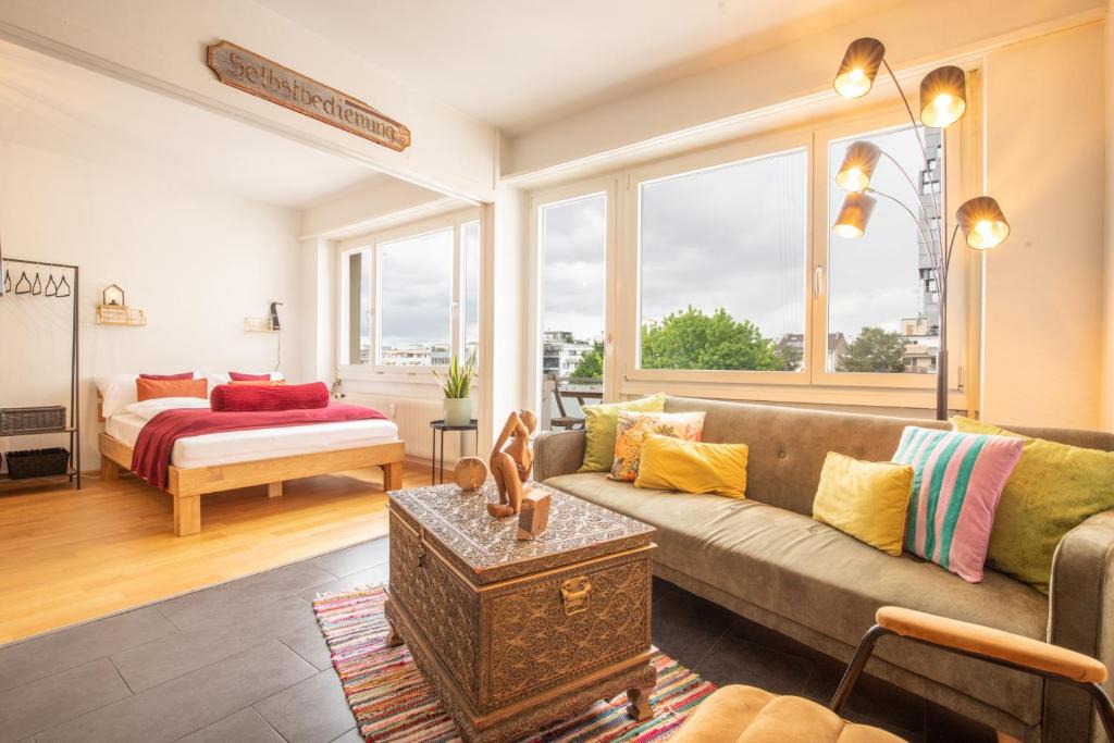 Gundeldingen Apartment | Bright Apartment with Balcony near SBB - Special MODERN LISA Apartment, Basel, up to 4 guests