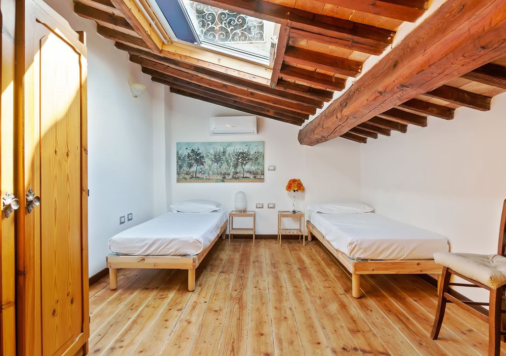 Sant' Ambrogio Apartment | Bright Apartment with Duomo View
