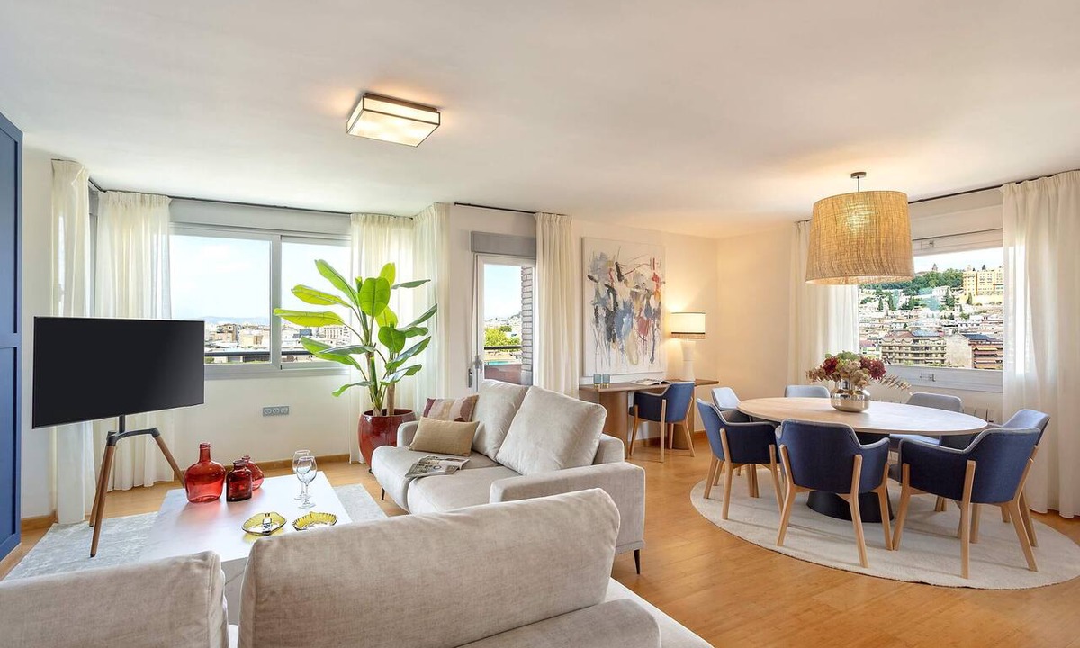 Cervantes Apartment | Bright Apartment with parking in Granada. Gongora