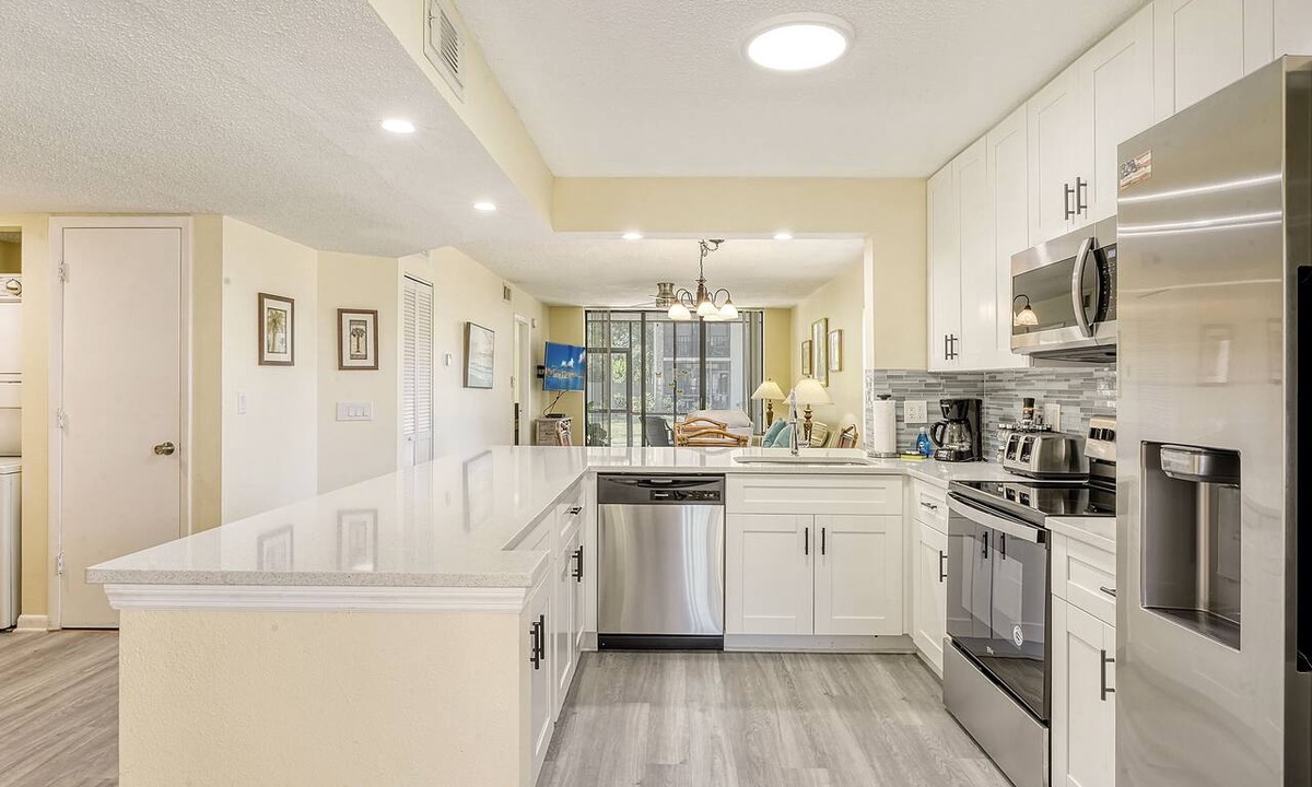 Trailer Estates Condo | BRIGHT, BEAUTIFULLY UPGRADED FIRST FLOOR END-UNIT AT SHOREWALK