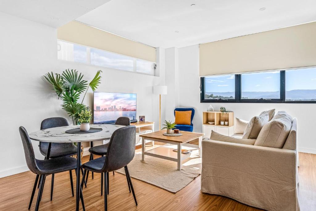 Shellharbour City Centre Apartment | Bright & Breezy Lakeview Retreat in Shellharbour