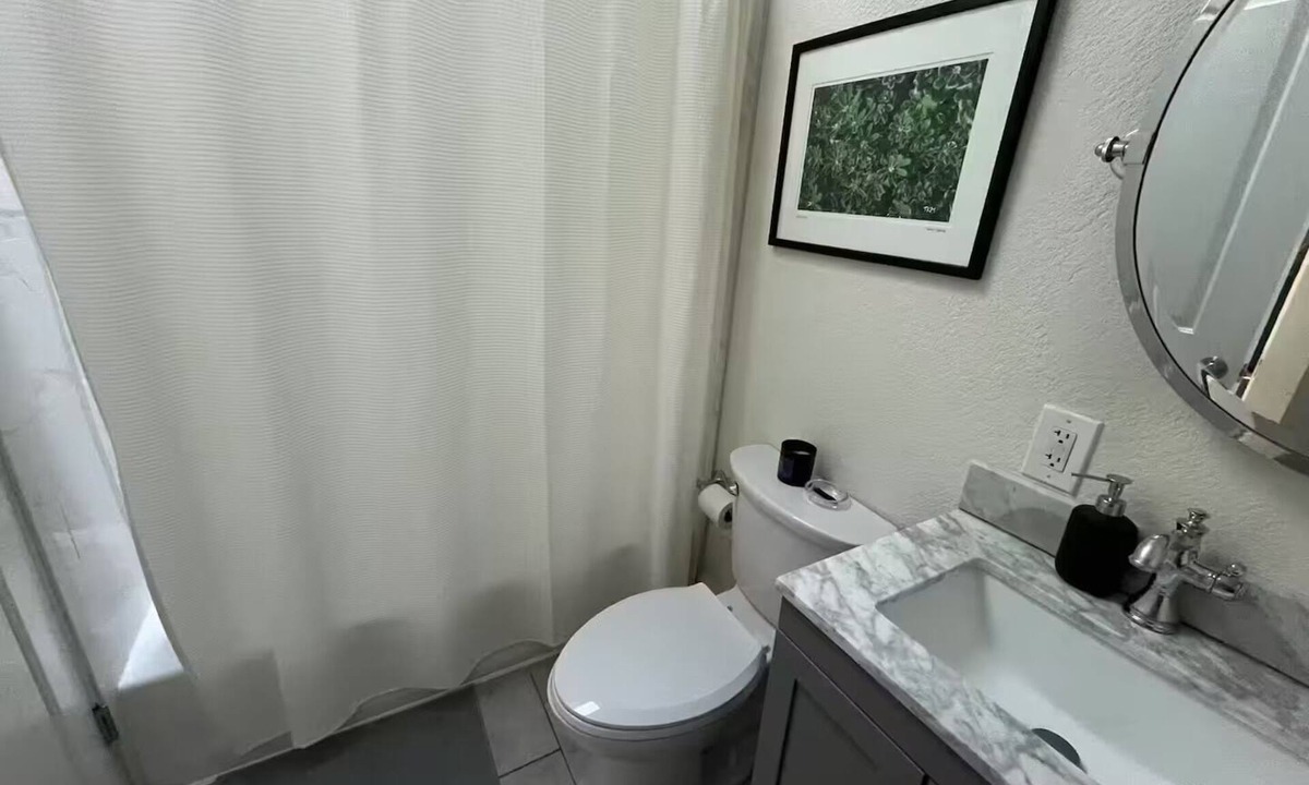 Congress Park House | Bright bungalow 3 blocks to City Park