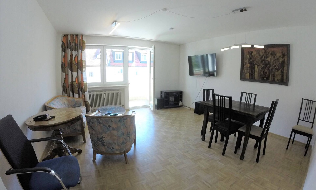 Am alten nordlichen Friedhof Apartment | Bright, Central 2BR Apartment near Museums, Universities, Everything