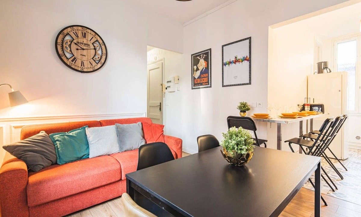 Hincmar Apartment | Bright Central Apartment with Wi-Fi in Reims