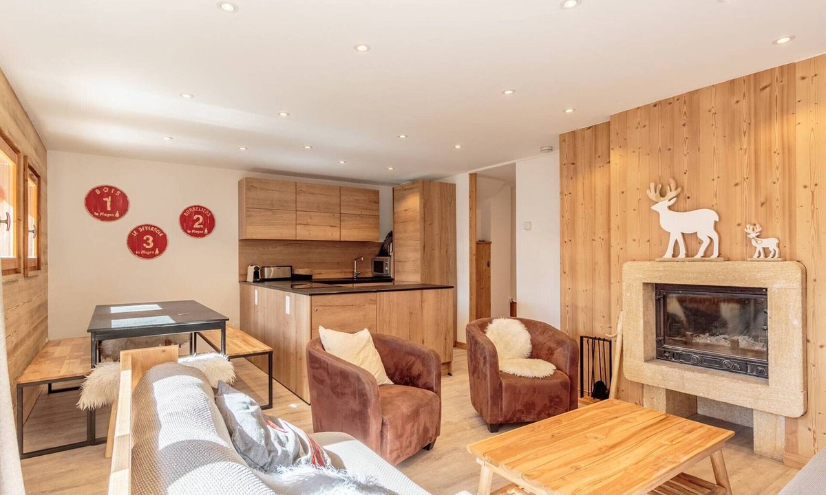 Plagne Soleil House | Bright chalet with 4 bedrooms and parking in La Plagne