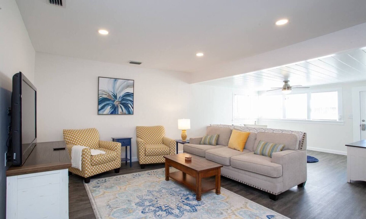 Ozona Cottage | Bright, Clean and Cozy Coastal Home in Ozona