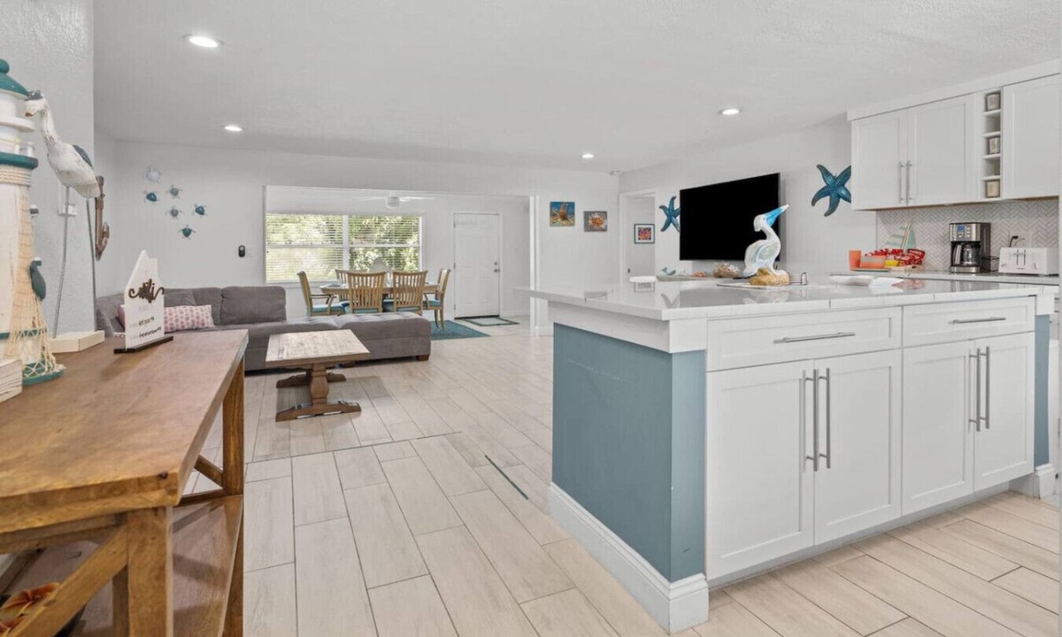 Gulf Gate Estates House | Bright, Clean Paradise 10 mins to Siesta Key
