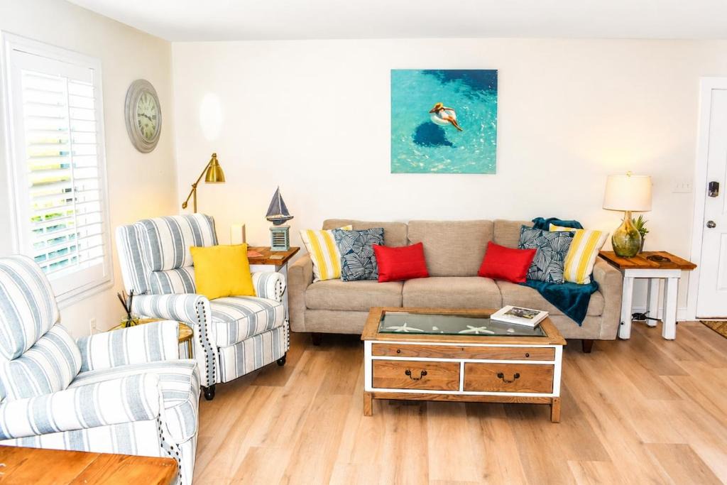 Saint Simons Heights Apartment | Bright Coastal Condo