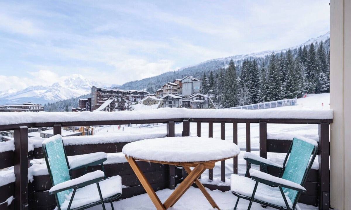 La Perriere Apartment | Bright Cocoon With Balcony And View On The Valley