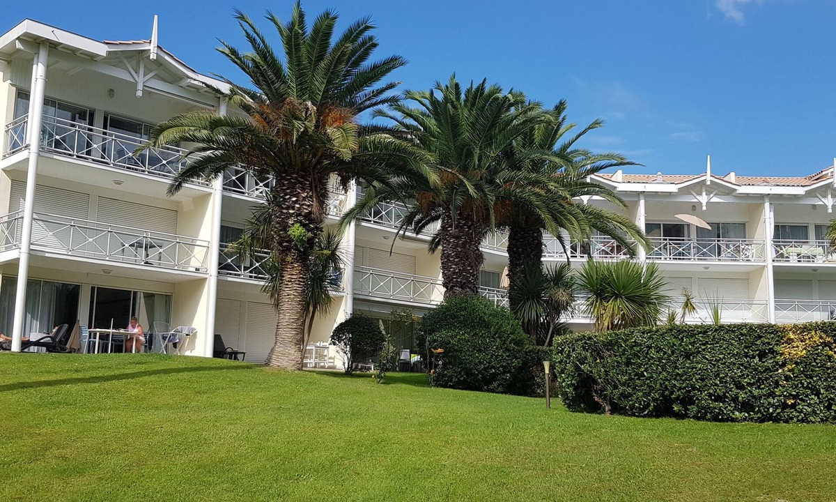 Moliets-et-Maa Apartment | Bright, comfortable apt with swimming pool, view of the golf course and 500 m from the beaches.
