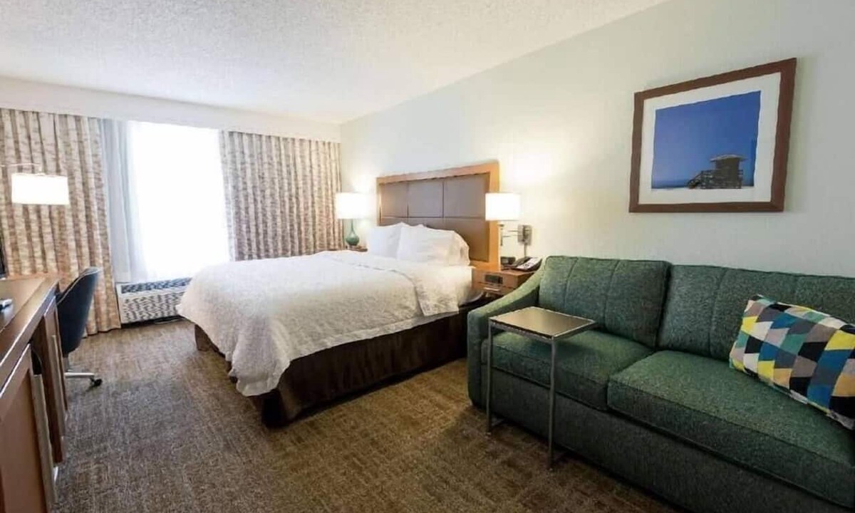 Boca Raton Hotel | Bright & Comfortable Room w/Cloud Nine Bed–Minutes from Boca Attractions