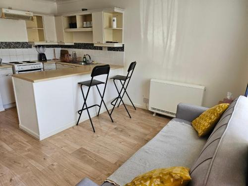 Yeading House | Bright & Comfortable sleeps 4 nr London Heathrow
