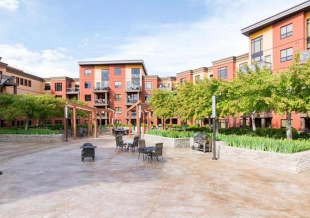 South Pandosy Apartment | Bright Corner Unit with Lake and Pool Views #543
