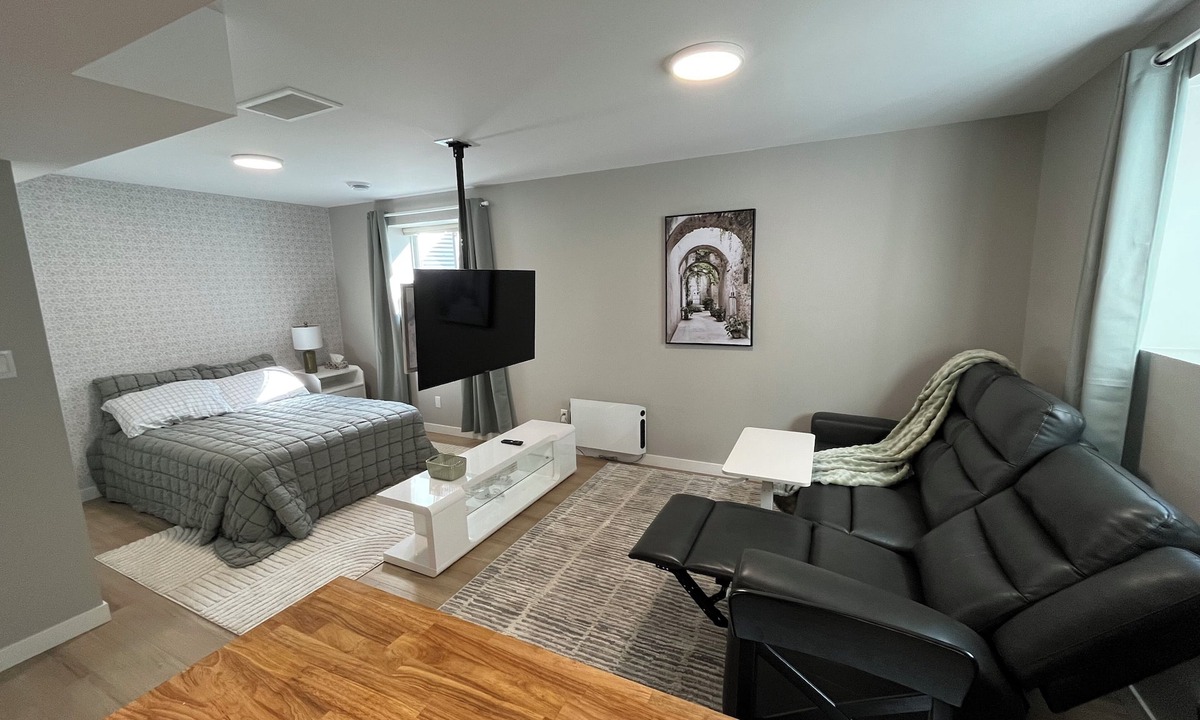 Fort Saskatchewan Apartment | Bright & Cozy Basement Suite – Perfect for Work or Adventure