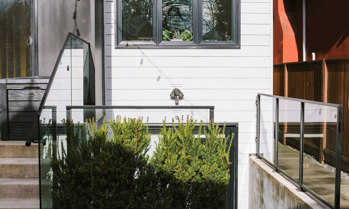 Kitsilano House | Bright & Cozy Kitsilano Suite | Walk to Beach