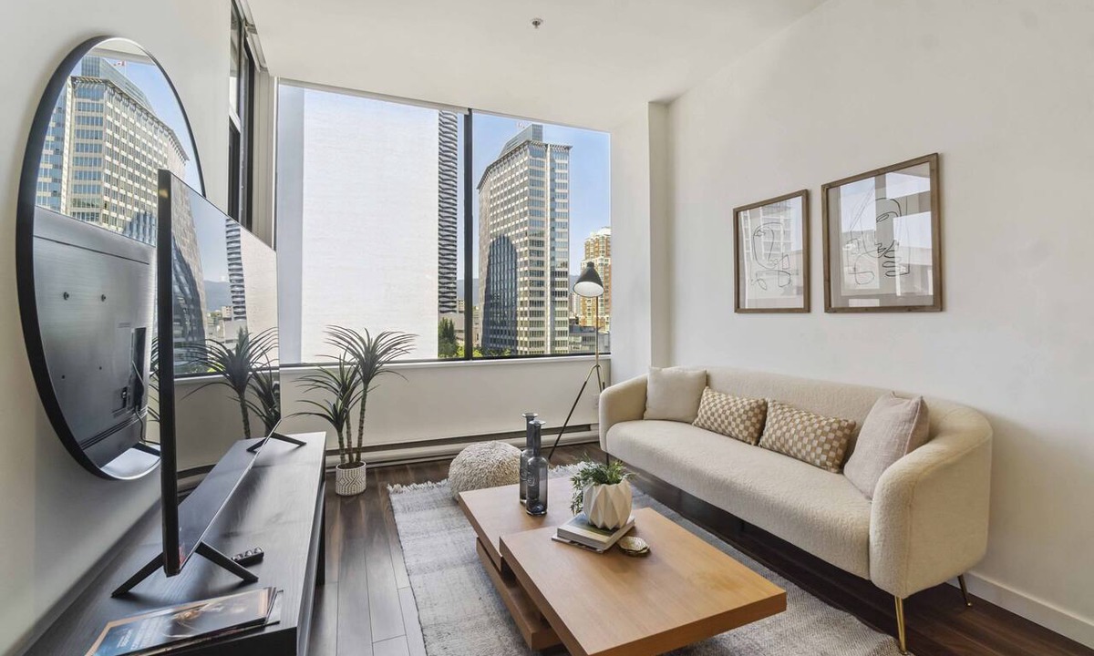 Downtown Vancouver Apartment | Bright Downtown 1BR, Balcony, City Views & Parking
