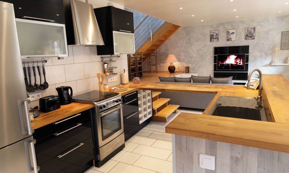 Saint-Claude Apartment | Bright duplex 120 m², 6/8 pers, balcony, Jura nature