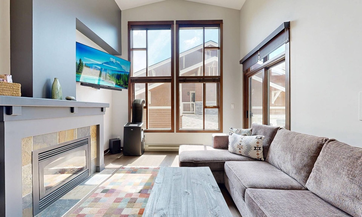 Sun Peaks Condo | Bright, Elegant, Peaceful Ski In/Out Condo