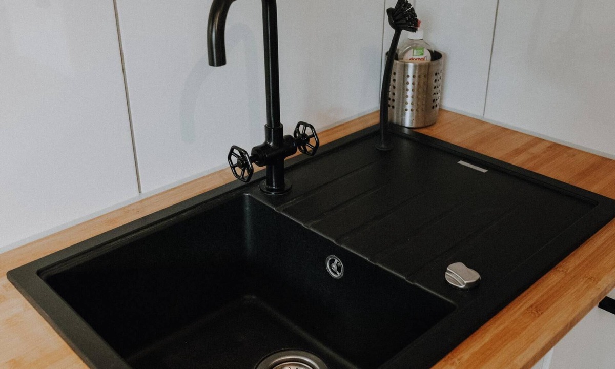 Nuttlar Apartment | Bright first floor apartment (80 m2) for 4 people with fireplace and garden