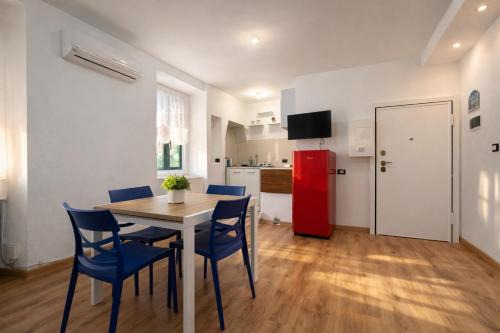 Pra' Apartment | Bright Flat , Air Conditioning , 5 min Train Station