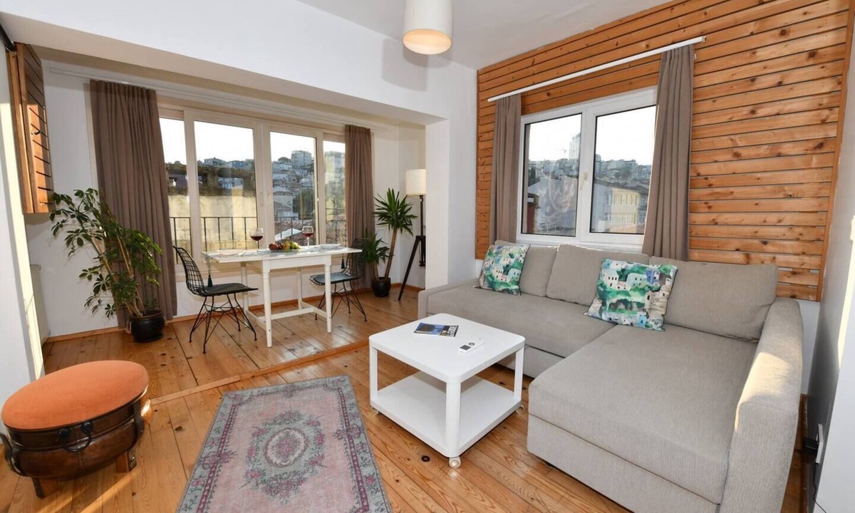 Tophane Apartment | Bright Flat @Galata, with Air Condition @famehause