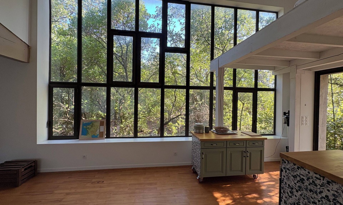 Saint-Paulet-de-Caisson House | Bright loft-style apartment in the woods