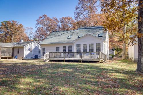 Captain's Cove House | Bright Greenbackville Vacation Home w/Game Room
