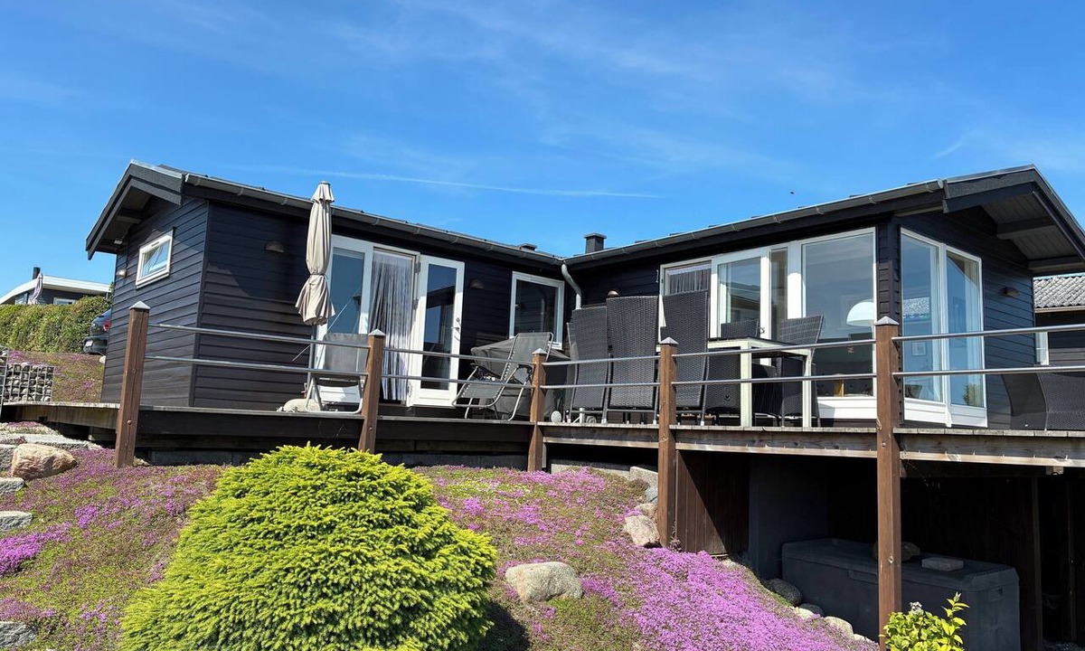 Kerteminde House | Bright Holiday Home with Sea View and Annex