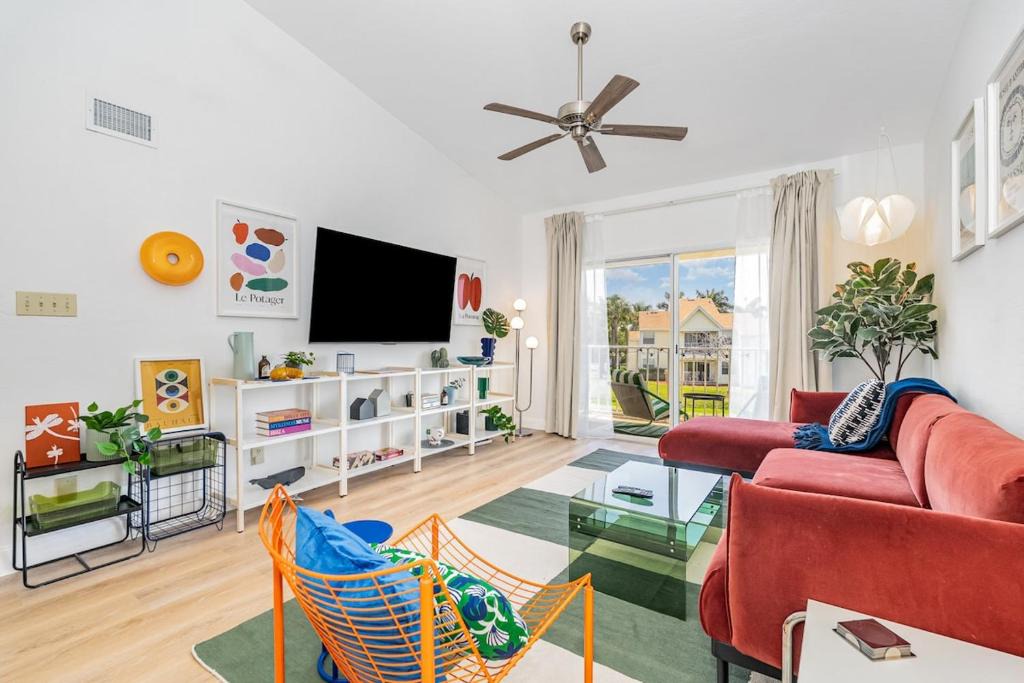 Ocean Side Village Apartment | Bright King Bed Escape Pondview Half mile to Beach