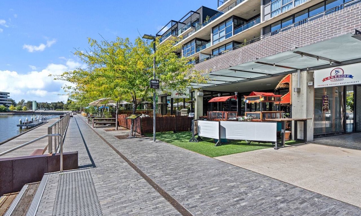 Kingston Apartment | Bright Kingston Stay with Balcony Access