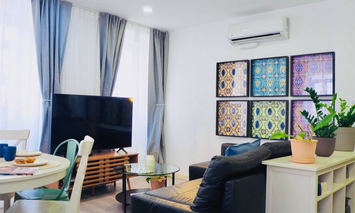 Merces Apartment | Bright Lisbon Duplex Parking Walk to Chiado