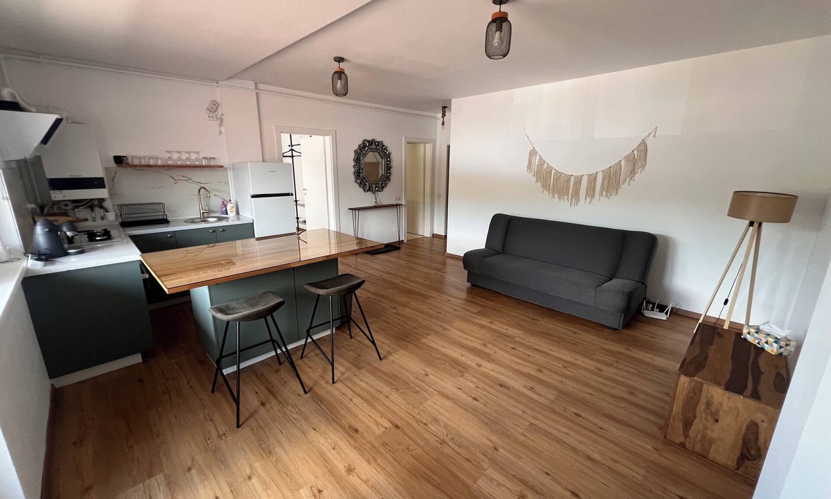 Floresti Apartment | Bright Loft Apartment for the Modern Minimalist with A/C, Internet, and Parking