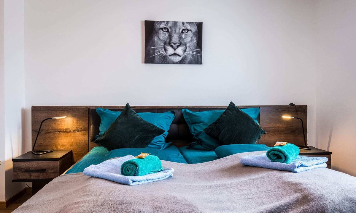 Lechhausen Apartment | ☆BRIGHT: Loft-Style for 2 | Kitchen | Parking | Netflix