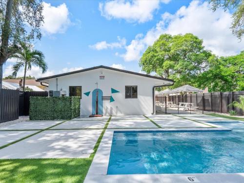Little Haiti Apartment | Bright Miami Studio Heated Pool Patio