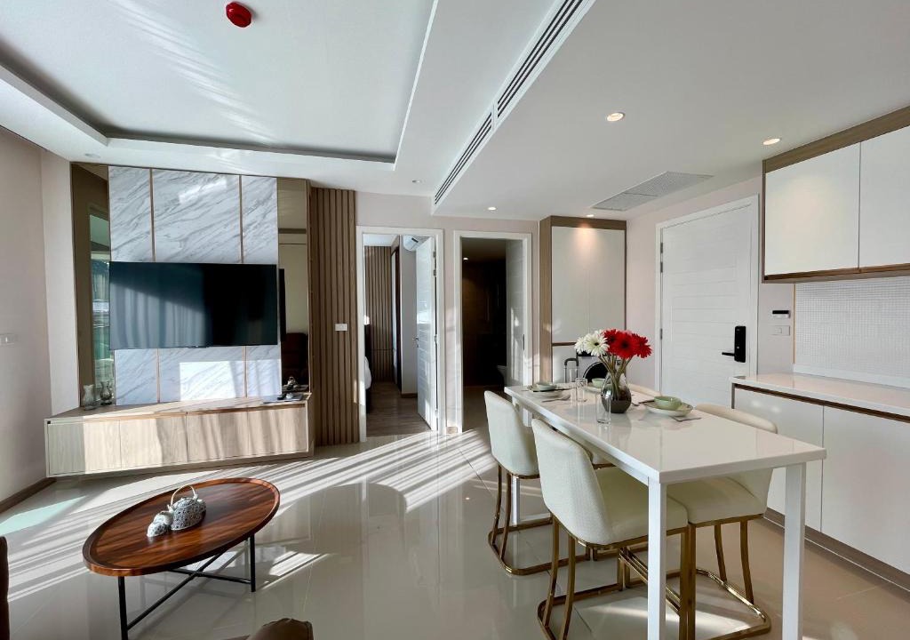 Phuket Apartment | Bright Modern 2BR Condo Near Central with Pool, Gym & Mountain View