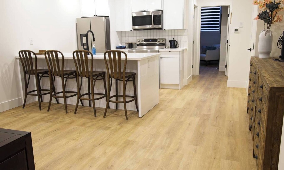 Killarney Apartment | Bright, modern 3 bed, 2 bath just minutes to Ctrain, shops and amnenities