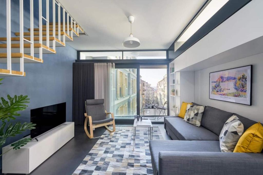Taksim Hotel | Bright Modern Design New Duplex Loft Patio! #145