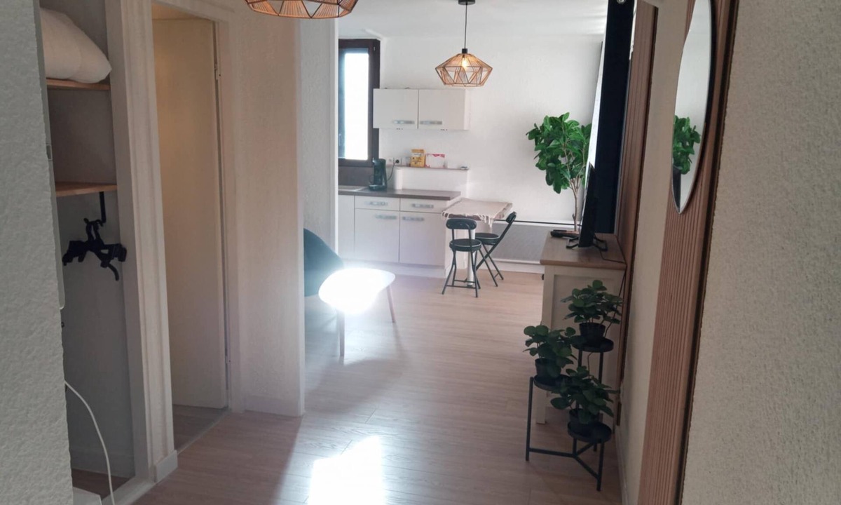 Greoux-les-Bains Apartment | Bright, modern apartment 10 minutes from the spa